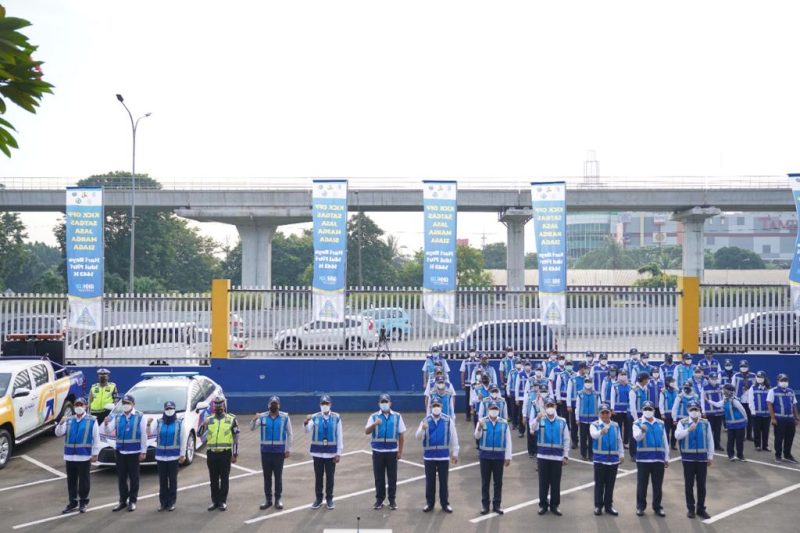 Tim Satuan Tugas (Satgas) PT Jasa Marga Siaga Operasional Hari Raya Idul Fitri 1443 (Foto: Dok Jasa Marga)