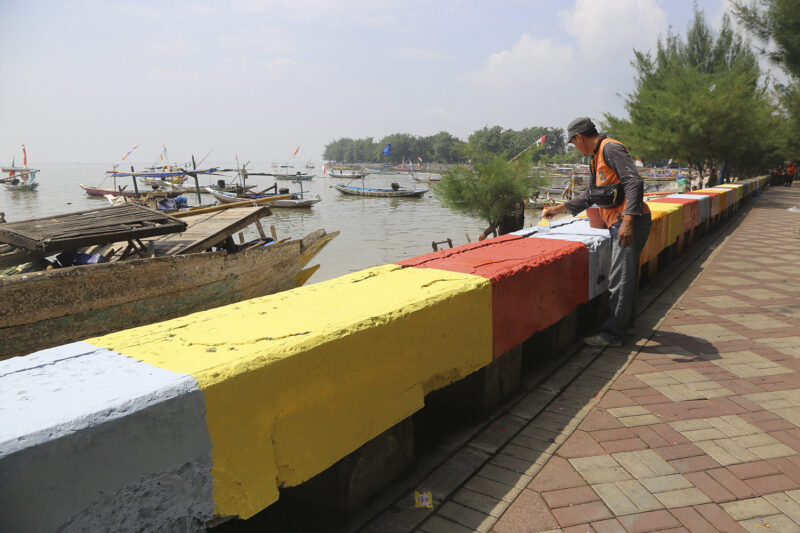 Tarik Wisatawan, Pantai Nambangan Surabaya Dibikin Lebih Berwarna (Foto: Diskominfo Surabaya)