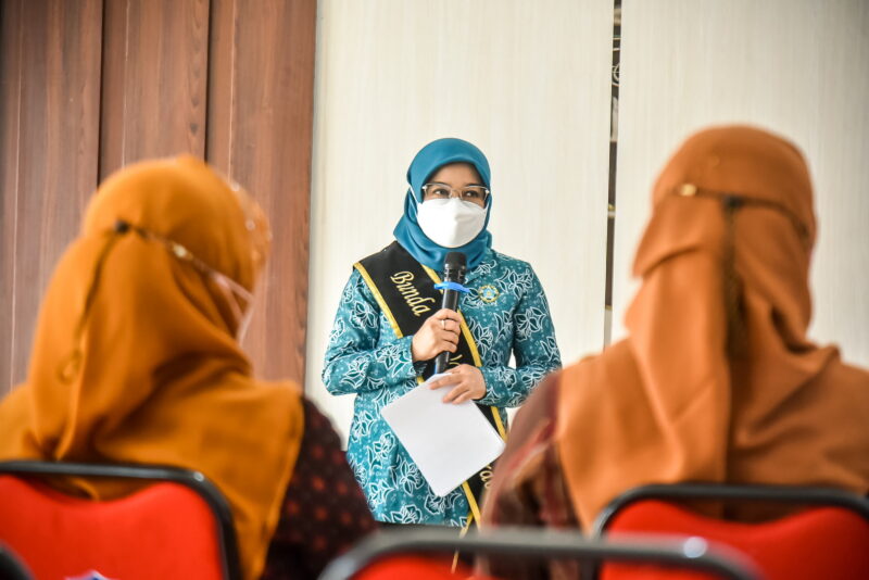 Peringati Hari Kartini Bunda PAUD Surabaya Dilatih Public Speaking hingga Mendongeng