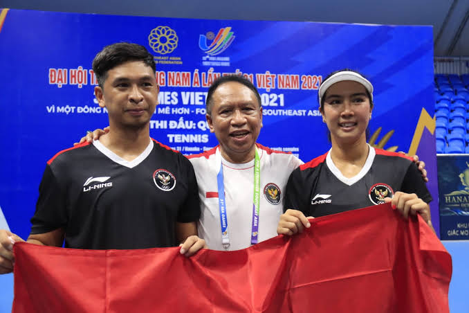 Ganda Campuran Tenis Indonesia Christopher Rungkat/Aldila Sutjiadi  bersama Menpora Zainudin Amali (Foto: Kemenpora)