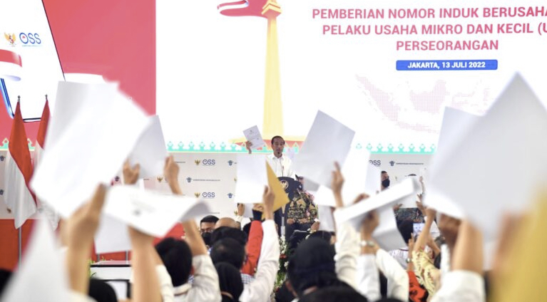 Presiden Jokowi pada acara Pemberian NIB Pelaku Usaha Mikro Kecil (UMK) Perseorangan Tahun 2022 di Gedung Olahraga Nanggala Kopassus, Jakarta Timur, Rabu (13/07/2022) (Foto: Kominfo)