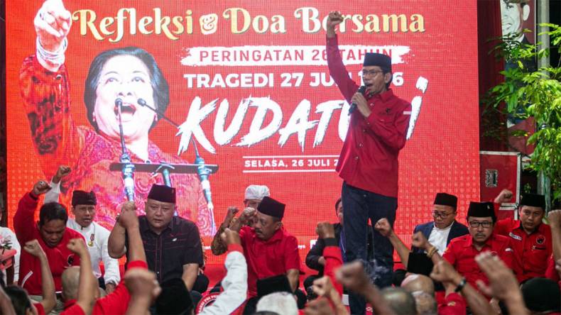 Ketua DPC PDI Perjuangan Kota Surabaya Adi Sutarwijono dalam acara peringatan 26 Tahun Kudatuli (Foto: PDIP Jatim)