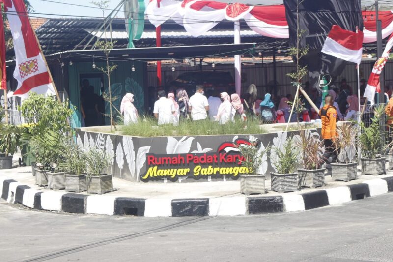 Rumah Padat Karya 'Pelataran Manyar