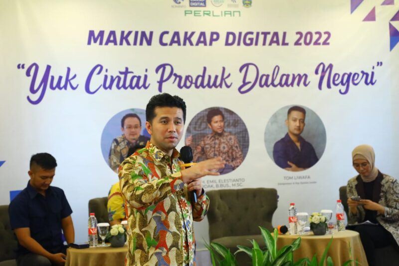 Wagub Jatim Emil Dardak saat menjadi Narasumber pada acara bertajuk Makin Cakap Digital 2022 di Hotel Grand Darmo Surabaya (Foto: Kominfo Jatim)