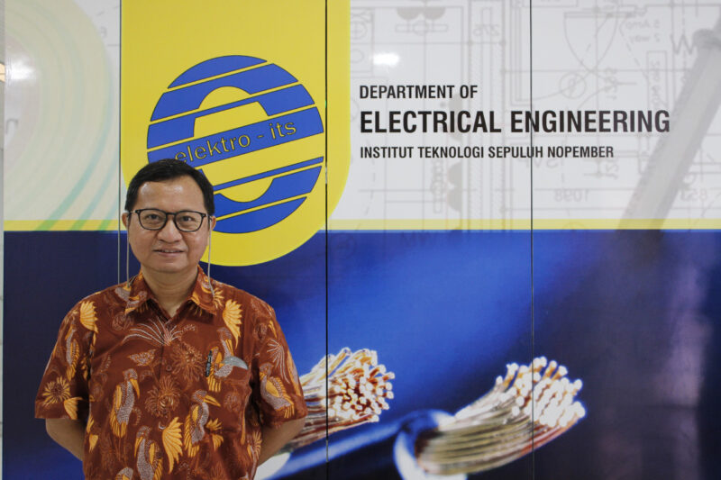 Prof Ir Gamantyo Hendrantoro MEng PhD, guru besar ITS yang terpilih menjadi ketua IEEE Indonesia Section 2023