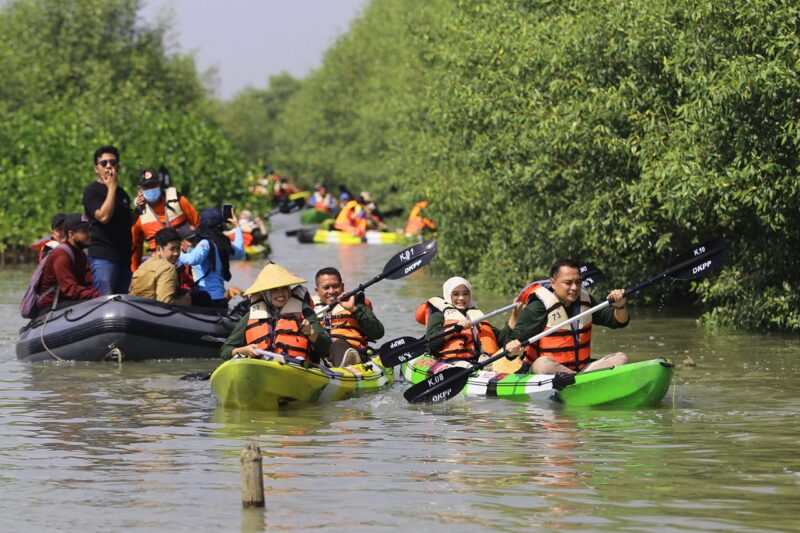 Wali Kota Eri Cahyadi meresmikan Romokalisari Adventure Land (Foto: Diskominfo Surabaya)