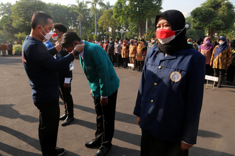 Apel penerimaan ratusan mahasiswa oleh Wali Kota Surabaya, Eri Cahyadi di halaman Taman Surya, Kamis (1/9/2022)