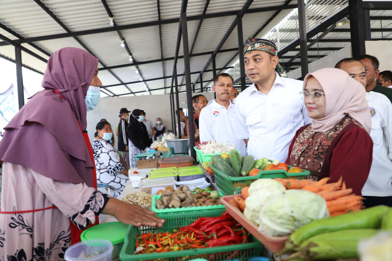Wali Kota Surabaya Eri Cahyadi meresmikan Pasar Wisata Penjaringansari di Jalan Raya Pandugo, Surabaya, Minggu (25/9/2022). (Foto: Diskominfo Surabaya)