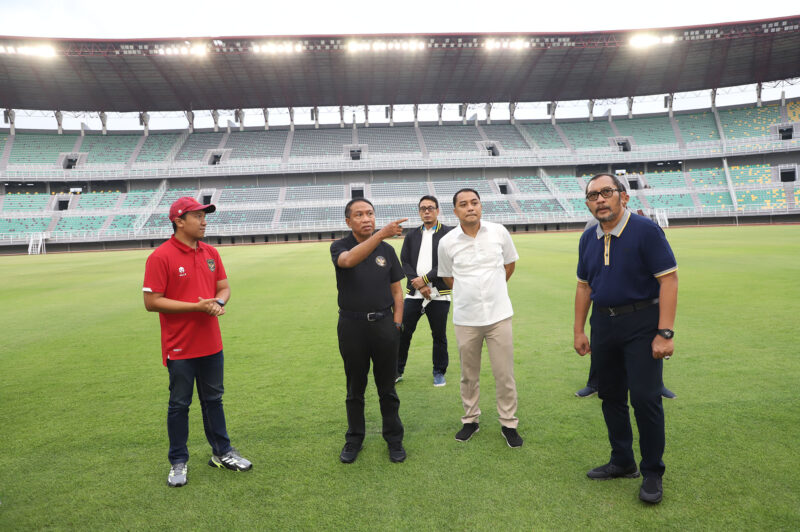 Menpora Zainudin Amali saat berkunjung ke Stadion Gelora Bung Tomo (GBT), Sabtu (15/10/2022). (Foto: Diskominfo Surabaya)