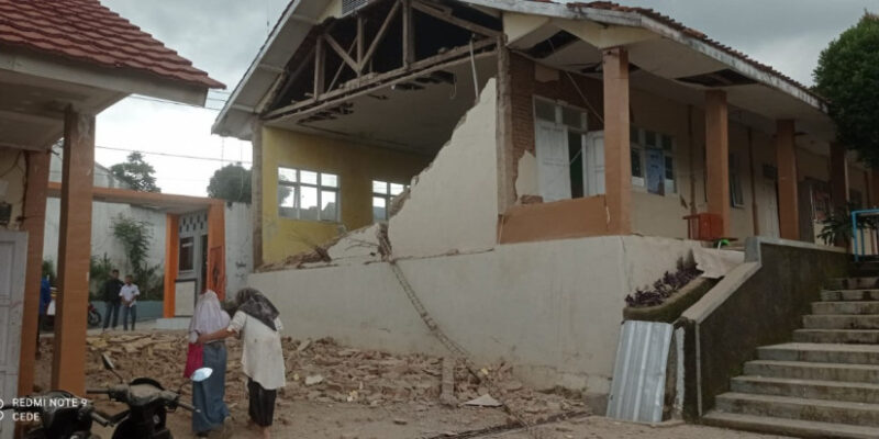 (Foto : Kerusakan bangunan akibat gempabumi di Kabupaten Cianjur, Provinsi Jawa Barat, Senin (21/11). (BPBD Kabupaten Cianjur)