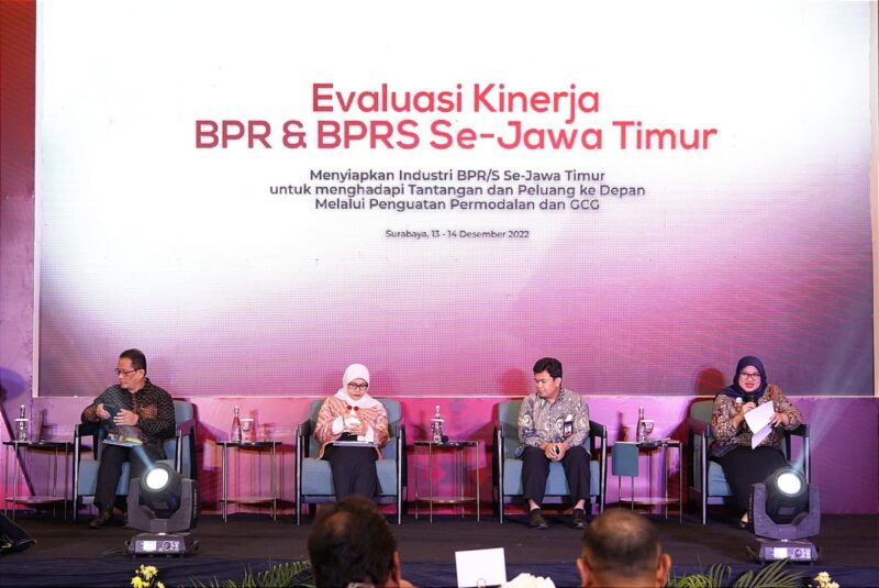 OJK Gelar Evaluasi Kinerja BPR/BPRS Se-Jawa Timur 
Tahun 2022 (Foto: Humas OJK)