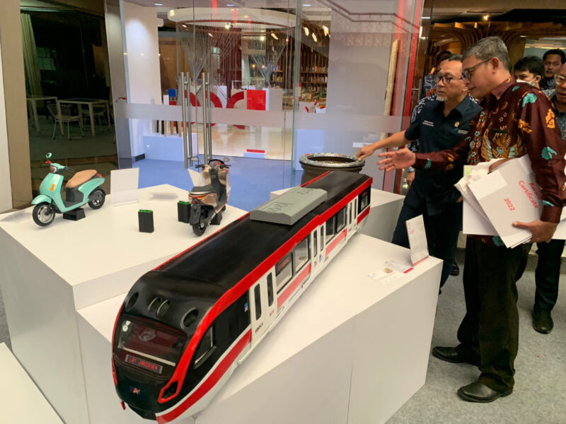 Replika LRT Jabodebek, salah satu produk besutan ITS yang berhasil meraih penghargaan Good Design Indonesia 2022 (Foto: Humas ITS)