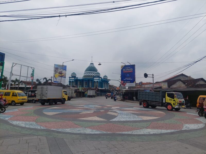 Malam Tahun Baru 2023, Ribuan Warga Sidoarjo Tumpekblek di Ruas Jalan Beton Tulangan – Bulang Gelar Tasyakuran dan Doa Bersama (Foto: Pemkab Sidoarjo)