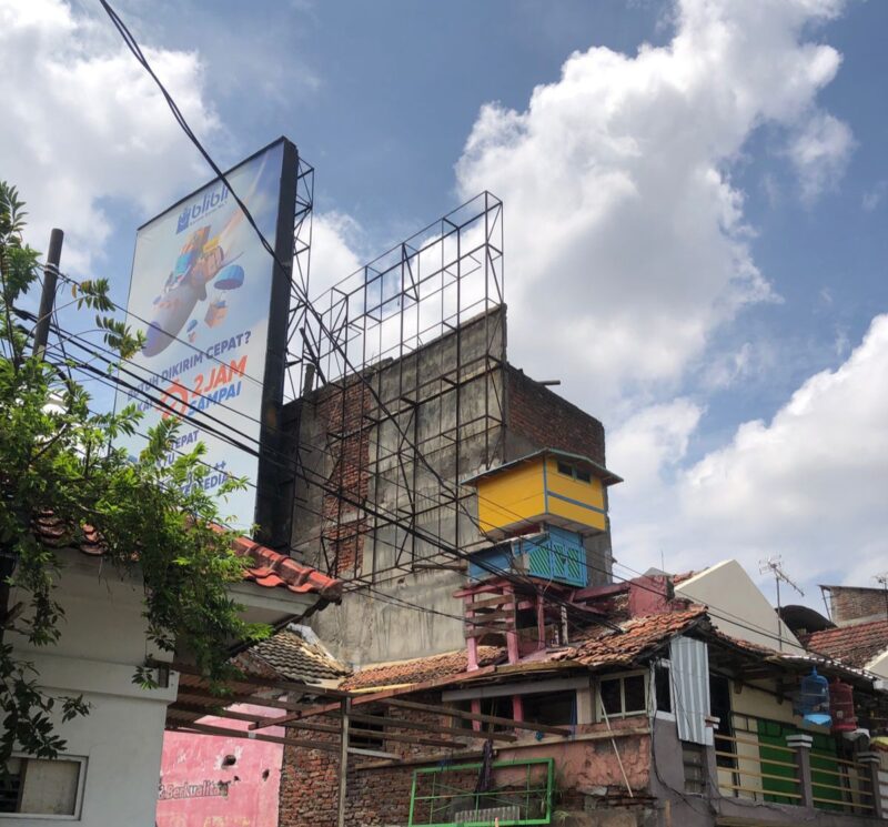 Pemkot Surabaya Minta Pemilik Kuatkan Konstruksi Bangunan Reklamenya 