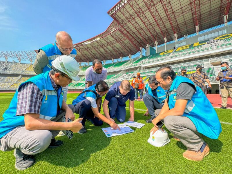 Foto : FIFA mengapresiasi kesiapan dan keandalan pasokan listrik PLN untuk mendukung gelaran Piala U-20 di Stadion Gelora Bung Tomo (Foto: Humas PLN UID Jatim)