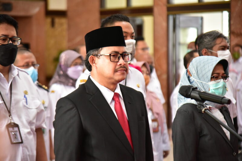 Ikhsan saat dilantik menjadi Sekda Kota Surabaya oleh Wali Kota Surabaya (Foto: Diskominfo Surabaya)