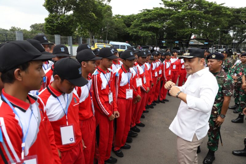 Wali Kota Surabaya Eri Cahyadi bersama Komandan Lanudal Juanda Kolonel Laut (P) Heru Prasetyo saat pembukaan Sekolah Kebangsaan di Lanudal Juanda (Foto: Diskominfo Surabaya)