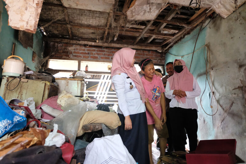 Kondisi rumah Keluarga Yutriana yang akan direnovasi (Foto: Diskominfo Surabaya)