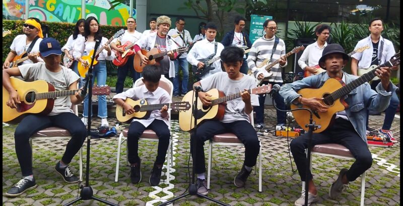 Gathering Komunitas Gitaris Surabaya membentuk Gitaris Sehati menjelang Hari Musik Nasional di Regantris Hotel Surabaya (Foto: Christiana Beatrix)