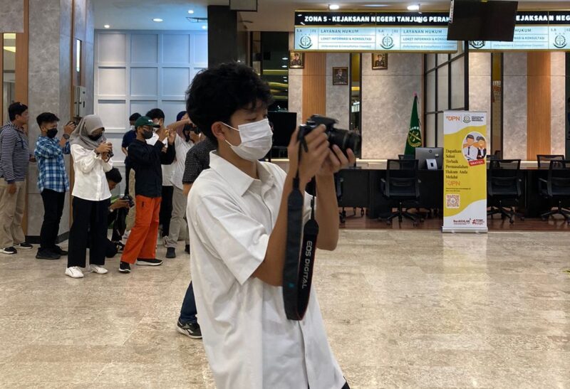 Dinas Perpustakaan dan Kearsipan (Dispusip) mengadakan Workshop dan Pelatihan Fotografi bagi para pelajar SMP di Convention Hall Siola Surabaya, Sabtu (25/2/2023). (Foto: Diskominfo Surabaya)