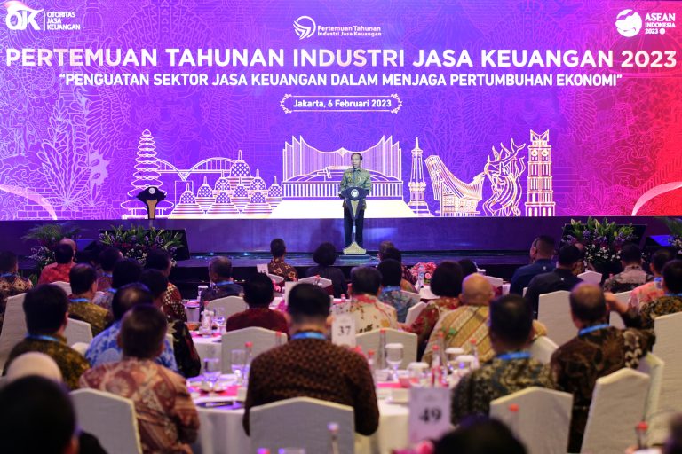 Presiden Jokowi saat memberikan sambutan pada PTIJK Tahun 2023 di Hotel Shangri-La, Jakarta, Senin (06/02/2023) pagi. (Foto: Humas Setkab/Rahmat)