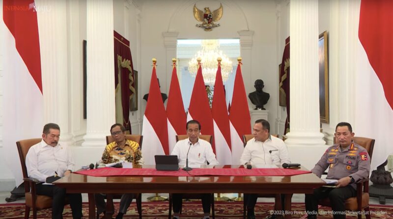 Presiden Jokowi memberikan keterangan pers di Istana Merdeka, Jakarta, Selasa (07/02/2023). (Sumber: Tangkapan Layar)