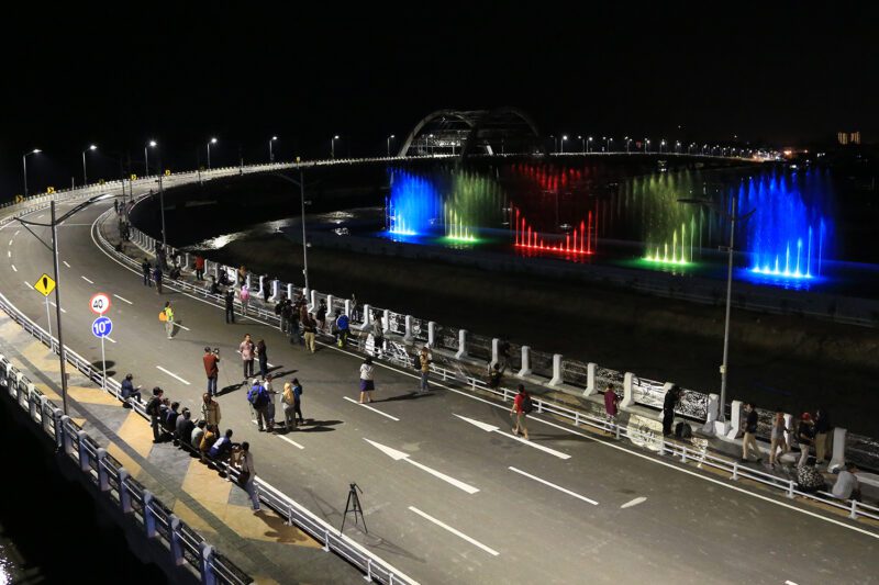 Wisata Air Mancur Menari di Jembatan Suroboyo  Kenjeran Surabaya (Foto: Dok Diskominfo Surabaya)