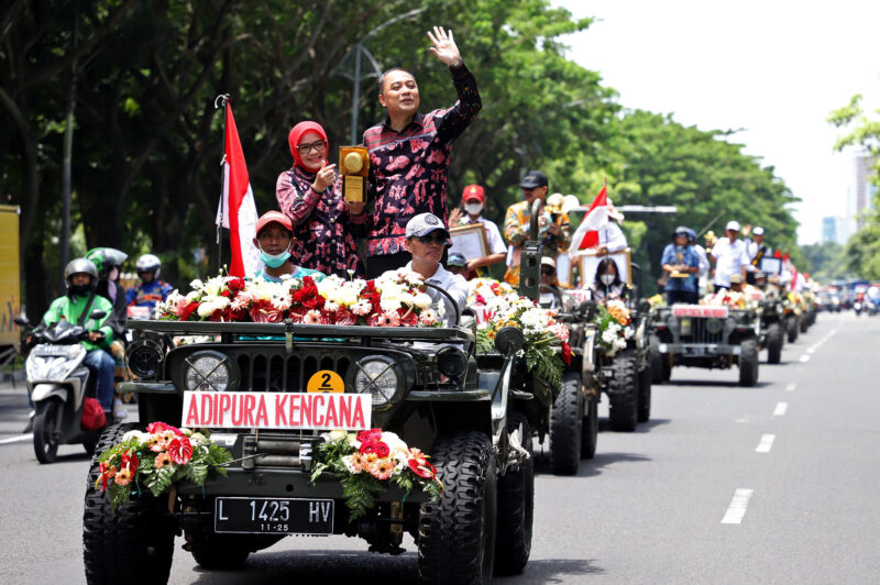 Pawai Piala Adipura Kencana (Foto: Diskominfo Surabaya)