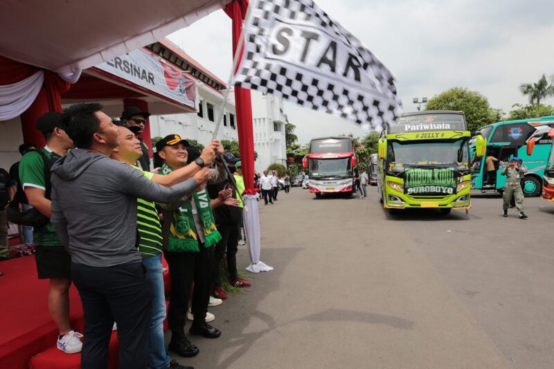 Pemberangkatan rombongan Bonek menuju ke Kota Semarang (Foto: Diskominfo Surabaya)