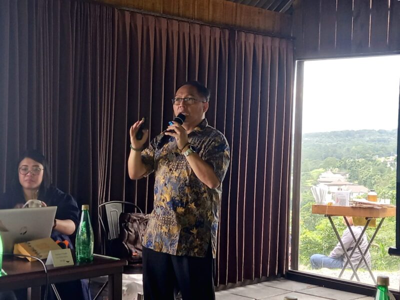 Senior Executive Vice President-Listing Directorate BEI Saptono Adi Junarso  saat memberikan paparannya (Foto: Christiana Beatrix)