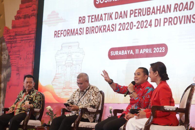Wali Kota Eri saat menjadi salah satu pembicara dalam kegiatan “Sosialisasi dan Asistensi RB Tematik dan Perubahan Road Map Reformasi Birokrasi 2020-2024” (Foto: Diskominfo Surabaya)