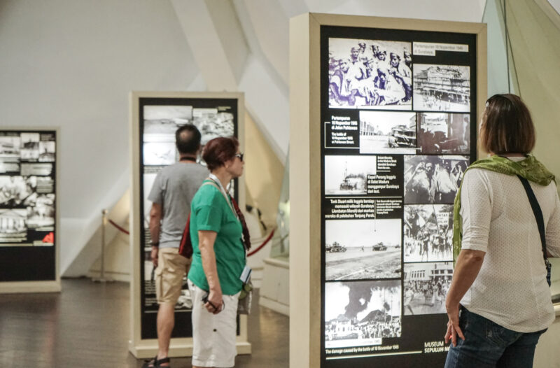 Wisatawan mengunjungi Museum 10 Nopember Surabaya (Foto: Diskominfo Surabaya)