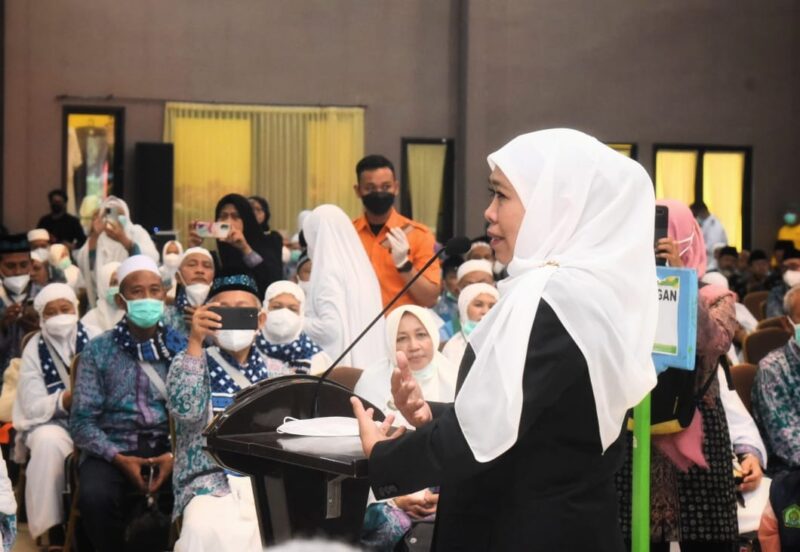 Gubernur Khofifah Ajak CJH Manfaatkan Aplikasi Haji Pintar untuk Akses Informasi Seputar Pelaksanaan Haji (Foto: Istimewa)